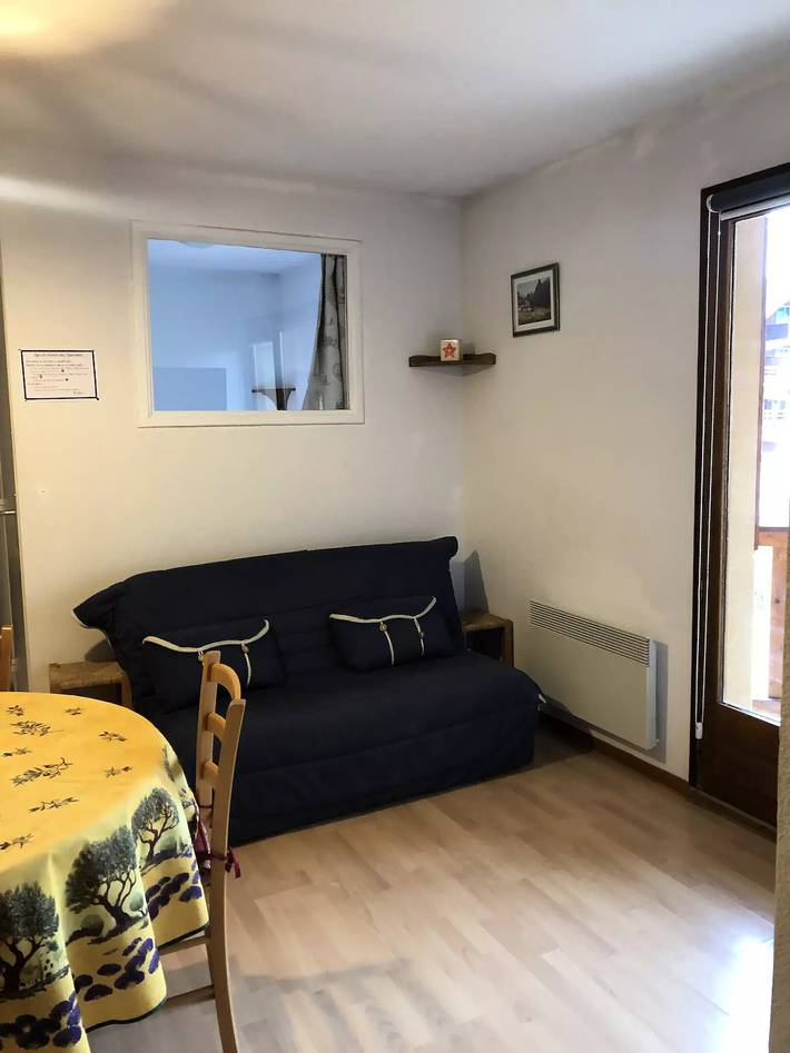 Ganze Wohnung, T2 Kabine ideal gelegen mit Parkplatz in Le Sauze, Enchastrayes
