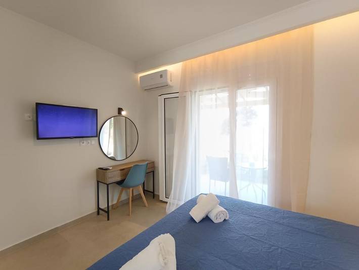 Bed and breakfast for 2 people, with view and garden in Corfu