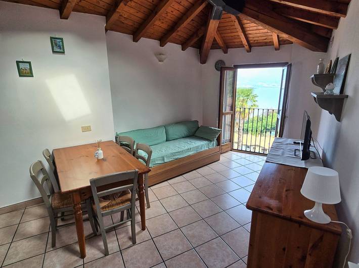 Ferienwohnung für 3 Personen, mit Ausblick und Balkon in Maccagno con Pino e Veddasca - 3