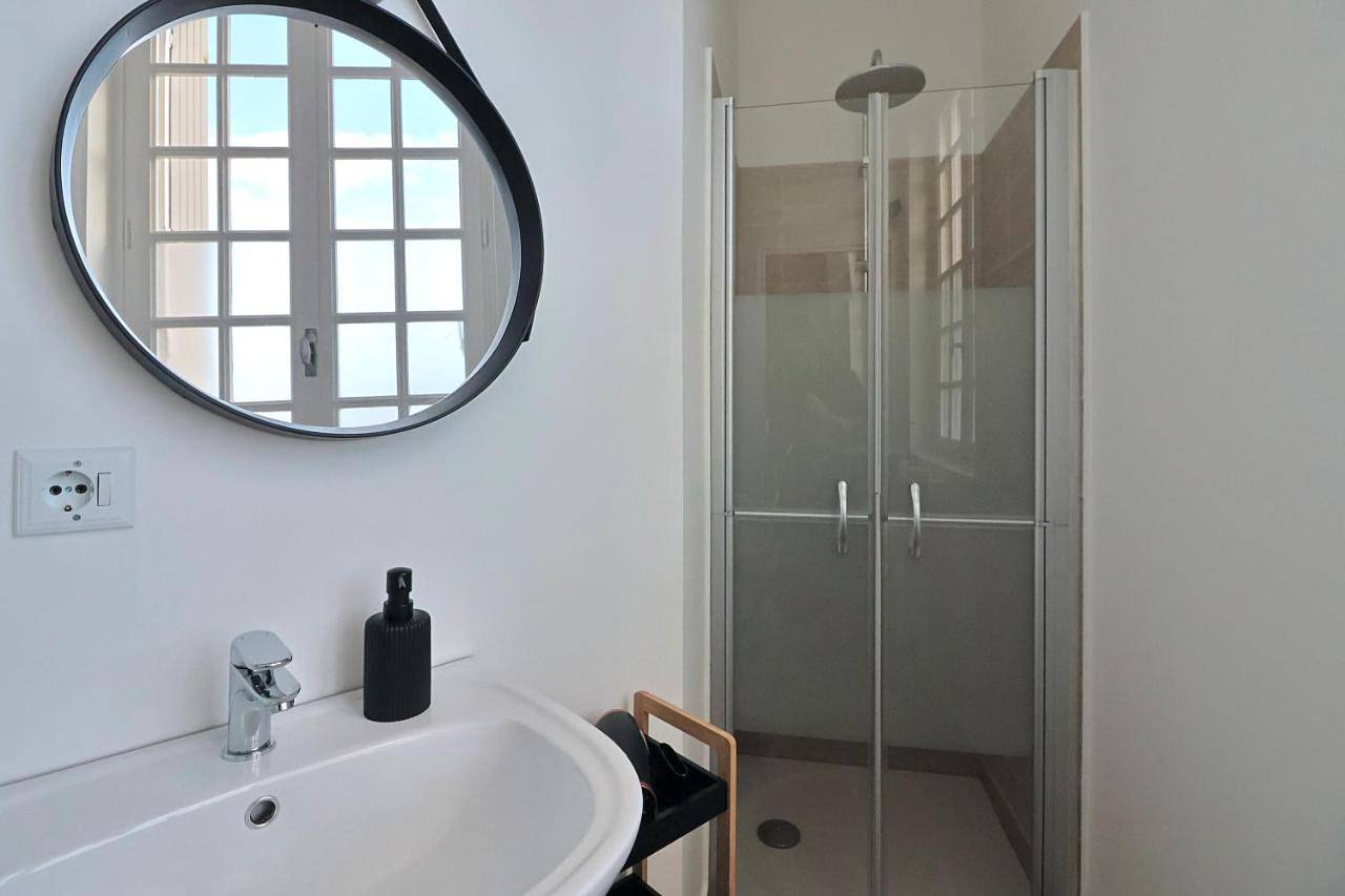 Appartement entier, Sc4 - Studio 2e étage - Résidence Casino du Lac in Enghien-les-Bains, Val-d'Oise