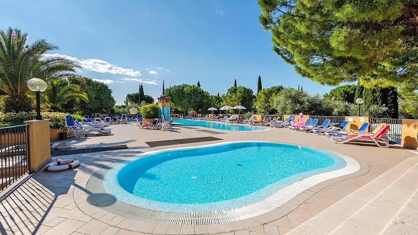 Bungalow für 5 Personen, mit Terrasse und Pool in Toscolano-Maderno