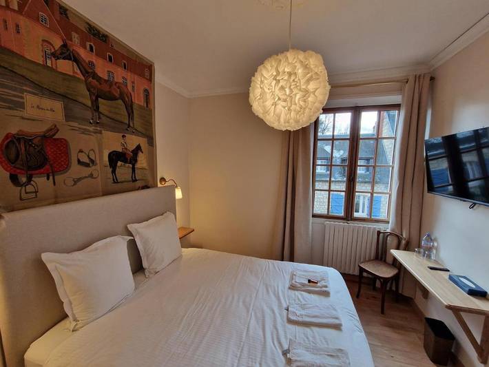 Hôtel pour 2 personnes, avec vue ainsi que jardin et terrasse, animaux acceptés dans Abbaye Notre-Dame de Longpont - 2