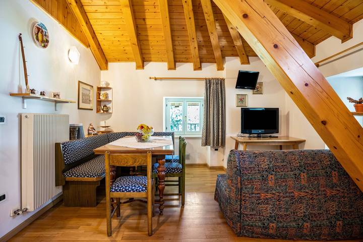 Appartamento intero, Appartamento 'Casa Ai Laresi 2' con giardino privato e Wi-Fi in Calledizzo, Peio