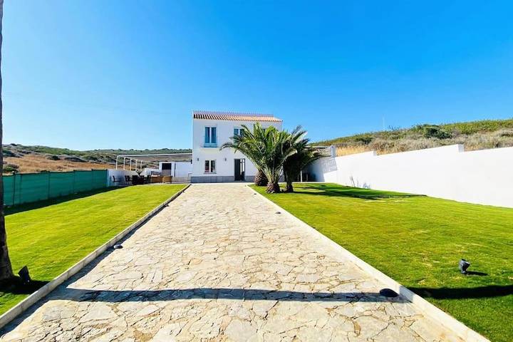 Casa de vacaciones para 8 personas, con Balcón y Terraza además de Jardín y Piscina en Torreguadiaro
