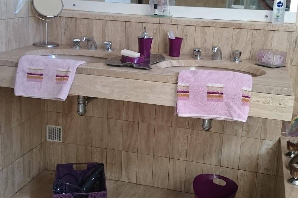 Location chambre d'hôte - 15 mn de Carcassonne - Piscine in Montolieu, Région de Carcassonne