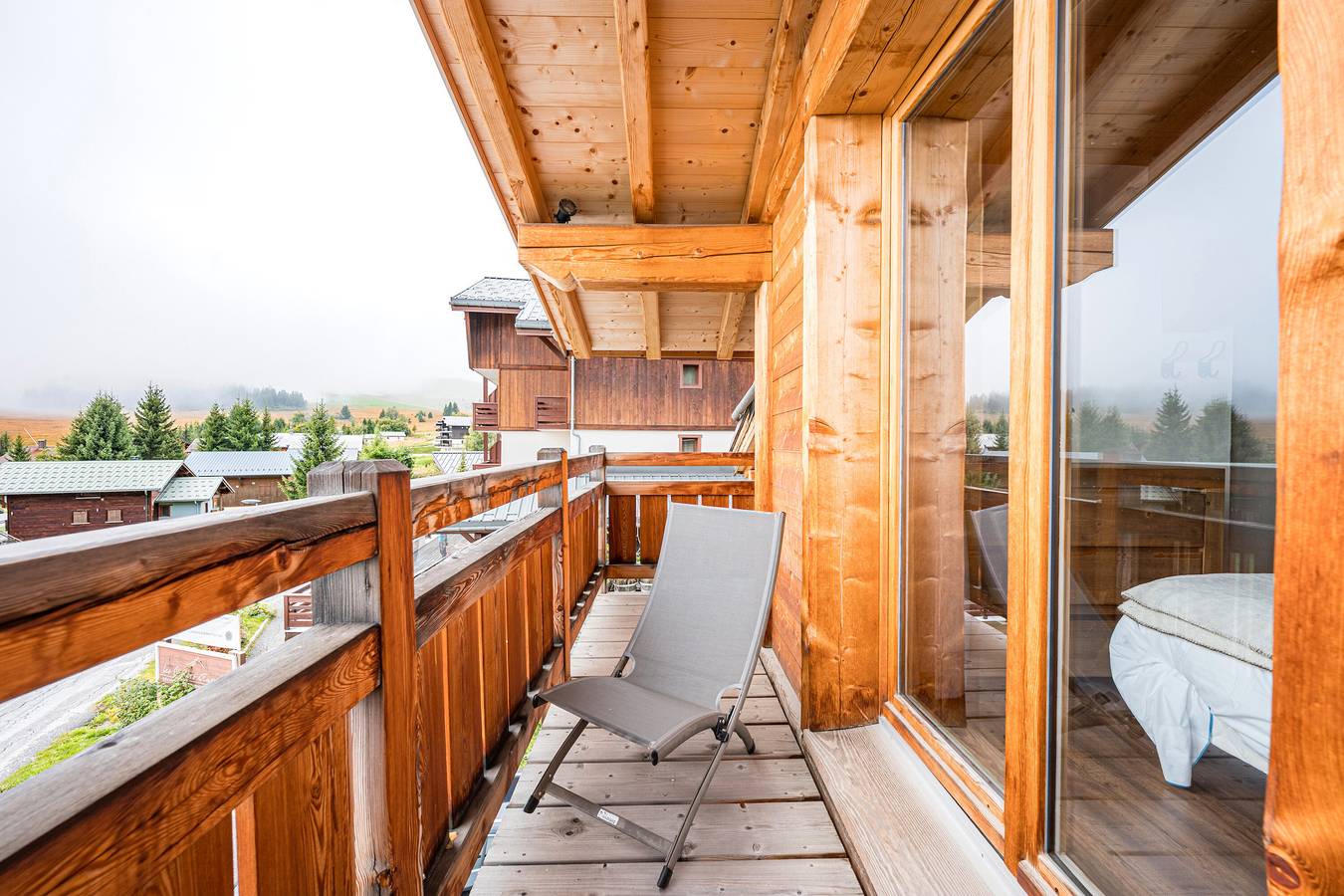 Appartement entier, Appartement "Chalet A - o Saisies" avec vue sur les montagnes, terrasse privée et Wi-Fi in Les Saisies, Région d'Albertville