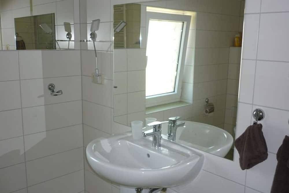 Ganze Wohnung, Apartment 2, Sz, Wz mit Küche, Du/Wc, Terrasse - Spreewald-Ferienwohnung Keym in Byhleguhre, Byhleguhre-Byhlen