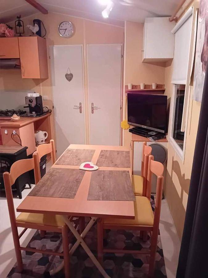 Location de vacances pour 6 personnes, avec Balcon et Jacuzzi ainsi que Terrasse et Jardin à Curvalle - 3