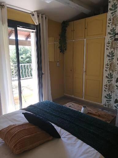 Gîte pour 2 personnes, avec vue et jardin à Eyguières - 2