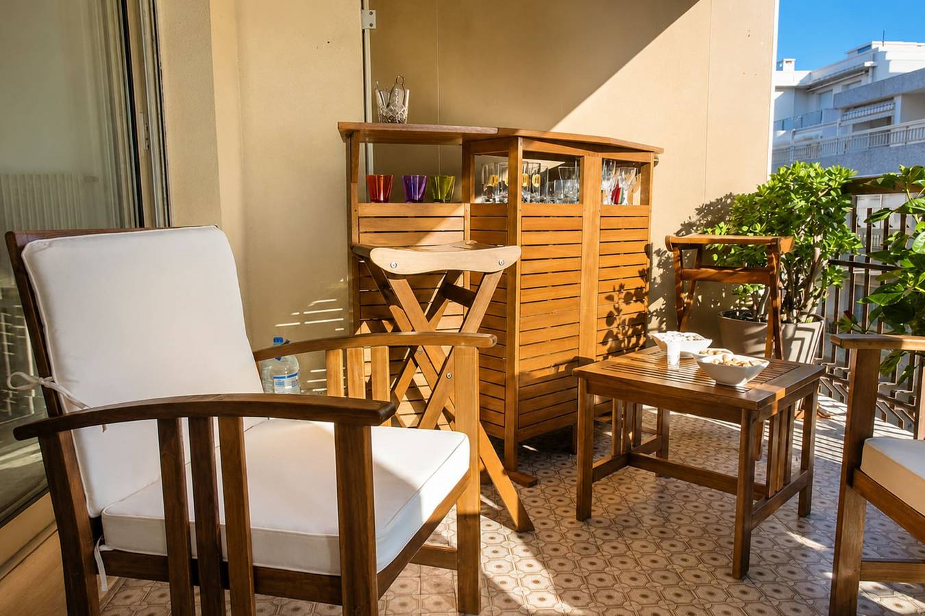 Studio entier, Studio dans le coeur de Juan les Pins avec magnifique terrasse vue mer in Juan-les-Pins, Antibes