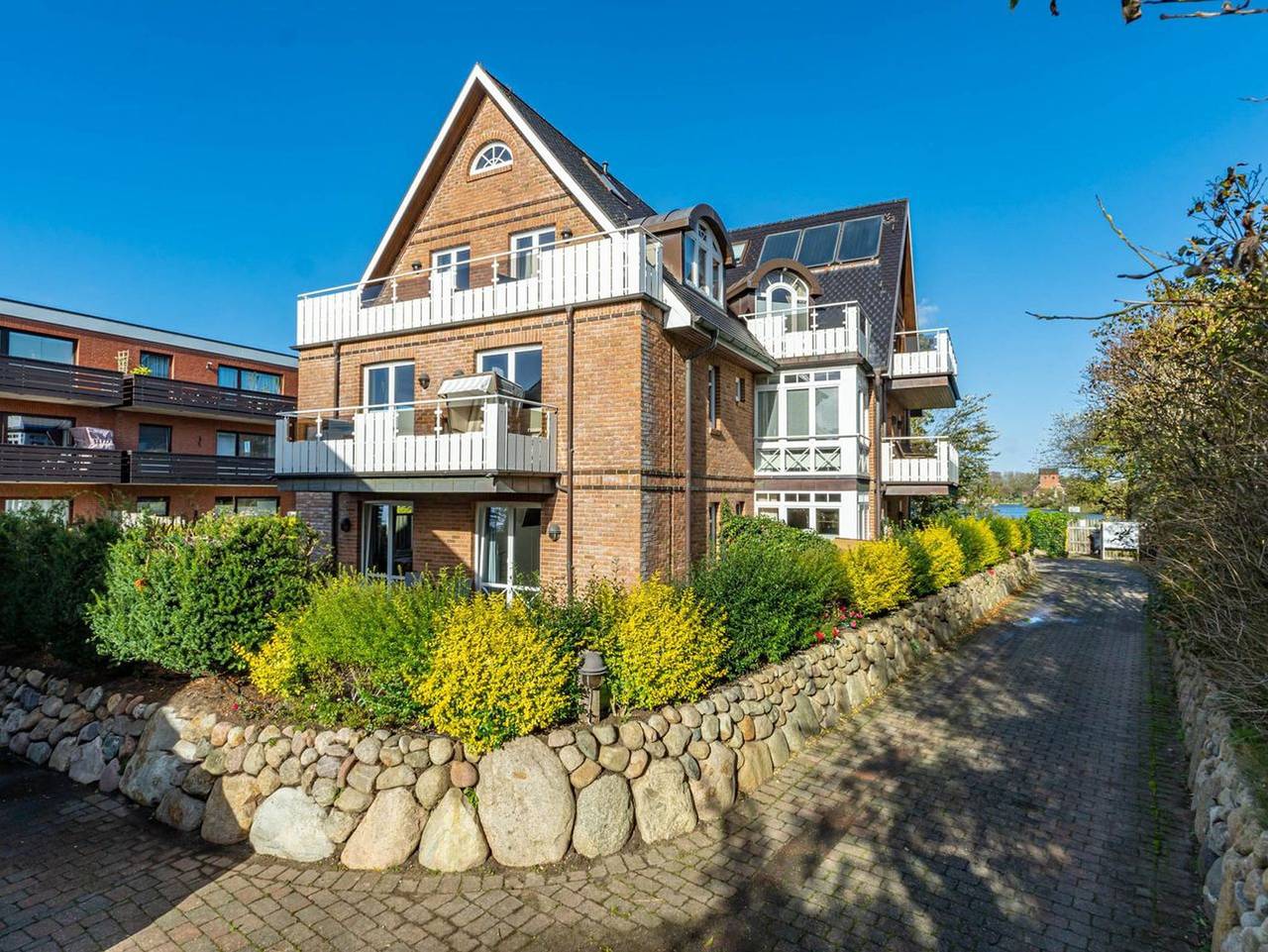 Ganze Ferienwohnung, Strandperle - Moderne 2-Zimmer-Ferienwohnung mit Balkon, am Dorfteich. in Wenningstedt, Sylt