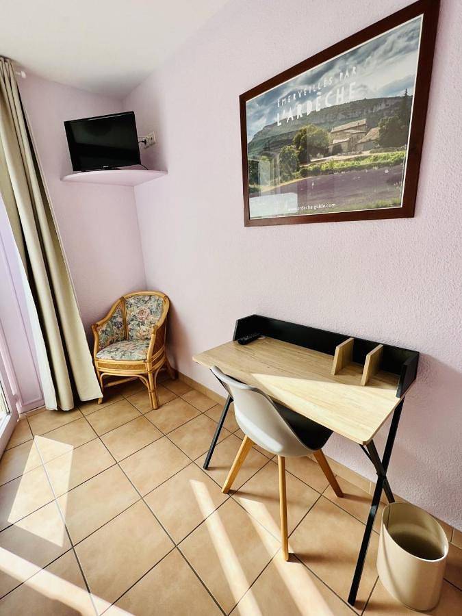 Hôtel pour 2 personnes, avec Terrasse et Jardin à Baix - 2