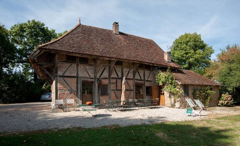 Gîte pour 13 personnes, avec Terrasse et Jardin