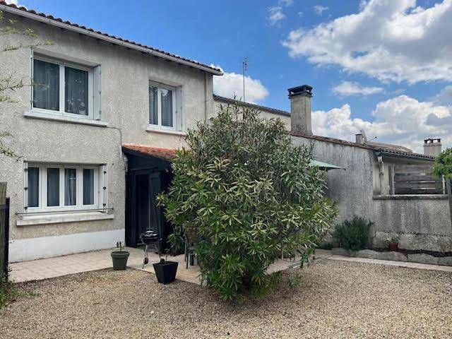 Location de vacances pour 5 personnes, avec jardin et vue à Salles-sur-Mer - 2
