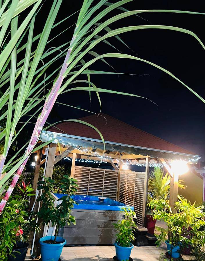 Location de vacances pour 4 personnes, avec jacuzzi ainsi que jardin et terrasse à La Désirade (île) - 3