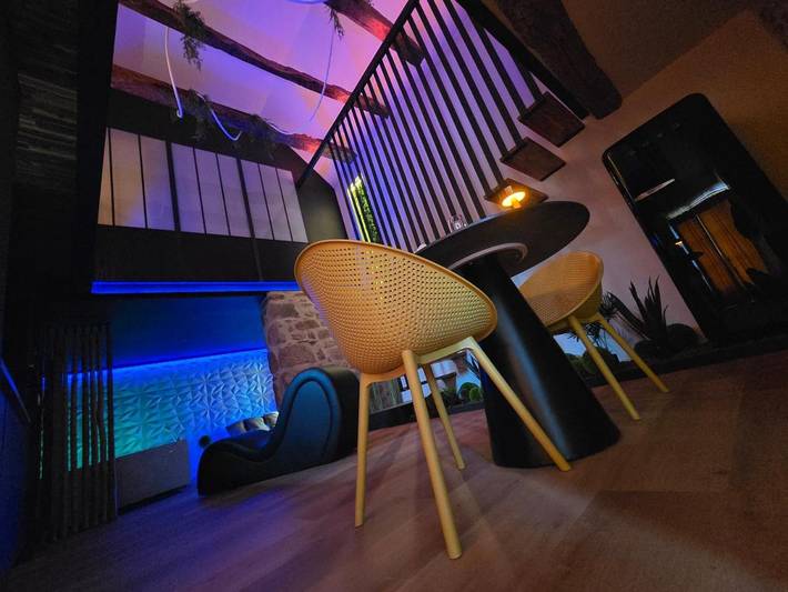 Location de vacances pour 2 personnes, avec jacuzzi et terrasse ainsi que sauna et jardin à Olemps