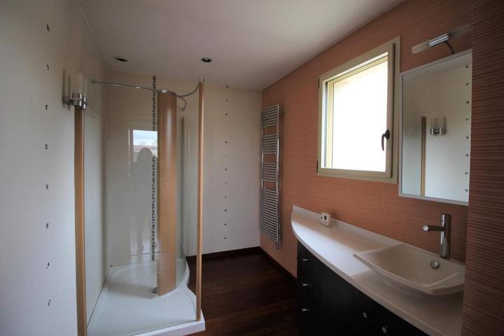 Location de vacances pour 20 personnes, avec jacuzzi et piscine ainsi que sauna et jardin, animaux acceptés dans Essarts-en-Bocage - 3