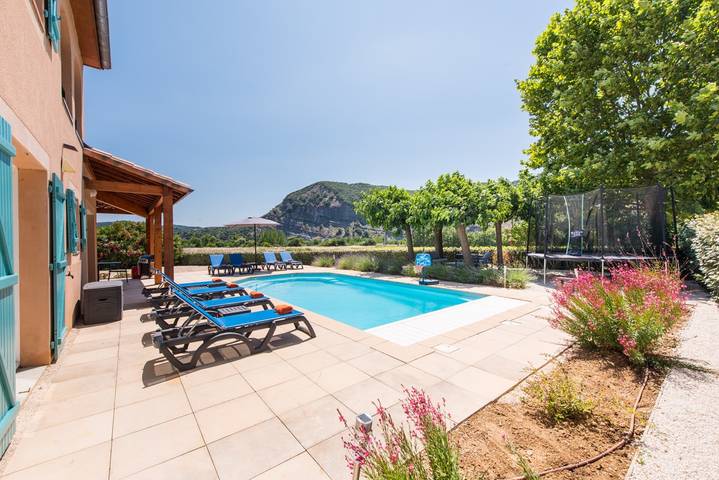 Gîte pour 10 personnes, avec piscine
