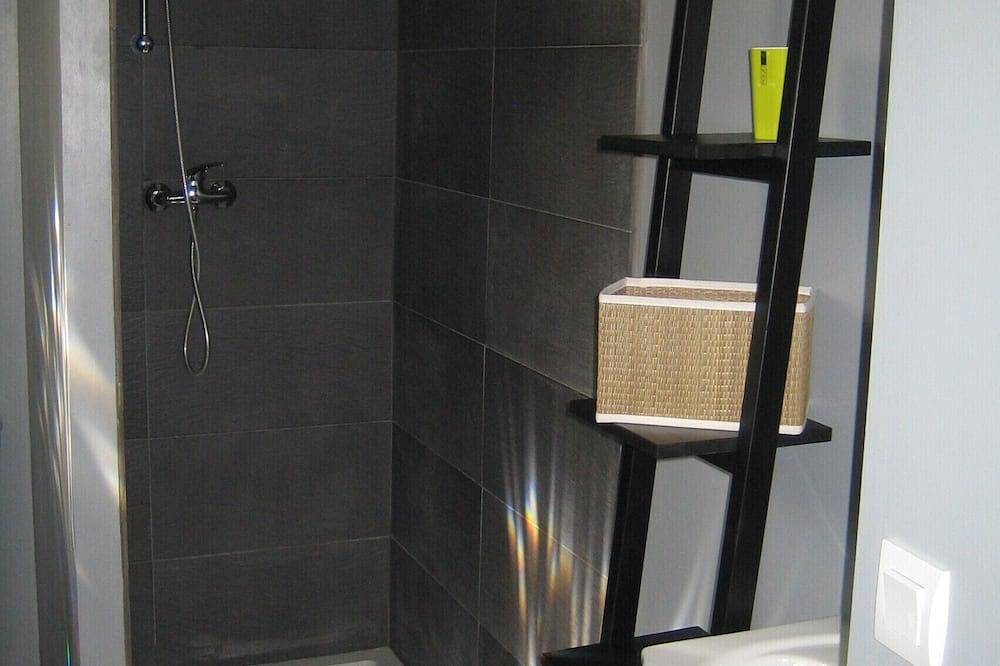 Apartamento entero, 2/4 personas en el corazón de Bayeux con un pequeño jardín privado. in Bayeux, Región de Bayeux