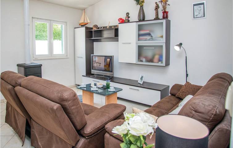 Geräumige Ferienwohnung mit Pool, WLAN, Küche und Parkplatz in Kreševo, Dalmatinisches Zagora