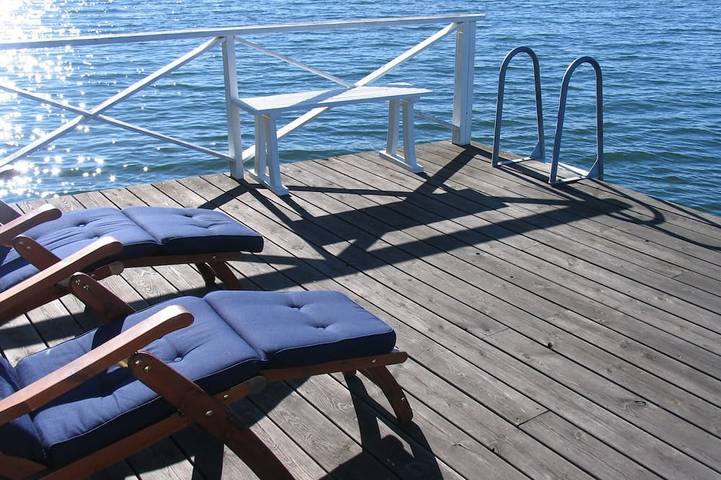 Seaside century house with beautiful sunset and big jetty with sauna in Stockholmer Schärengarten