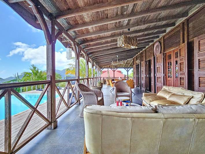 Casa de vacaciones para 8 personas, con vistas además de jardín y piscina - 1