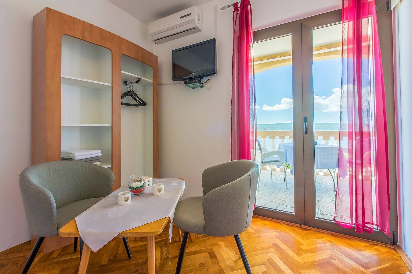 Geheel appartement, Vakantieappartement voor 2 personen met balkon in Dramalj, Primorje-Gorski Kotar