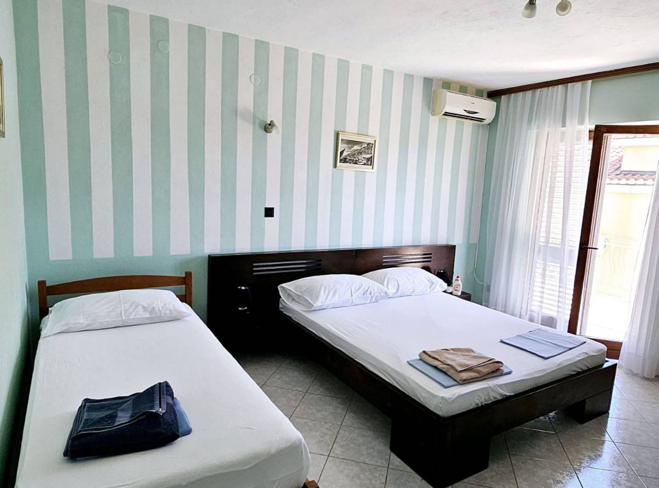 Ganzes Studio, Apartments Željka - Studio Apartment with Terrace in Orebic, Peljesac