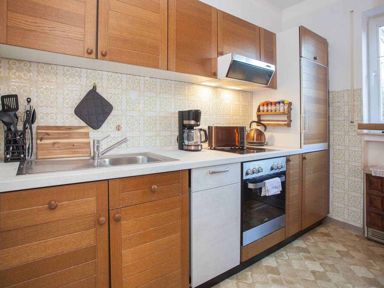 Geheel appartement, Appartement met balkon en garage in Niedersfeld, Upland