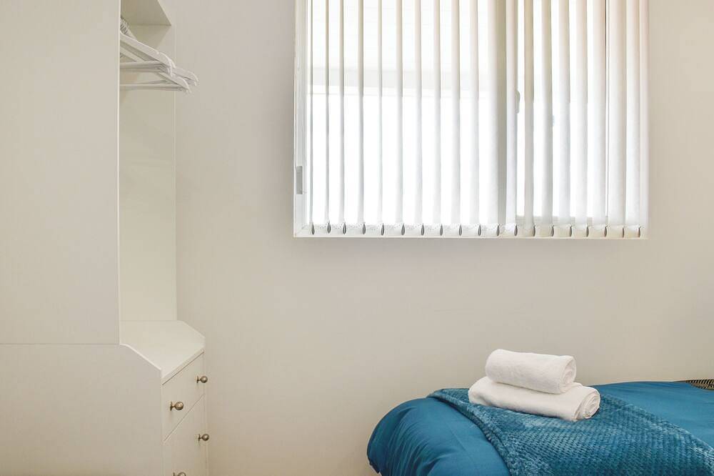 A beautiful bungalow overlooking the coastal town of Llanelli. in Llanelli, Carmarthenshire