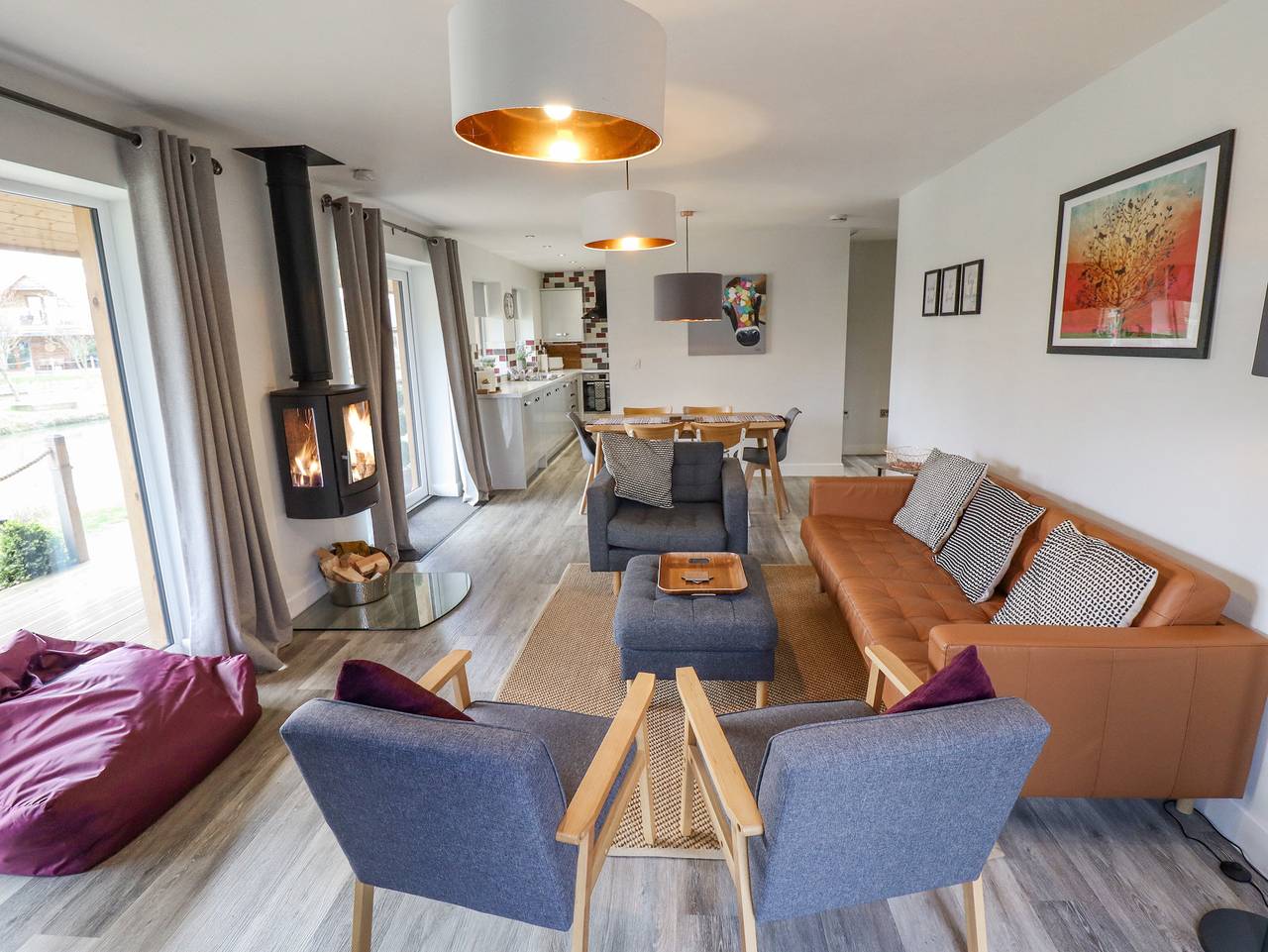 Lily-pad Lodge in Thorpe on the Hill, Lincolnshire