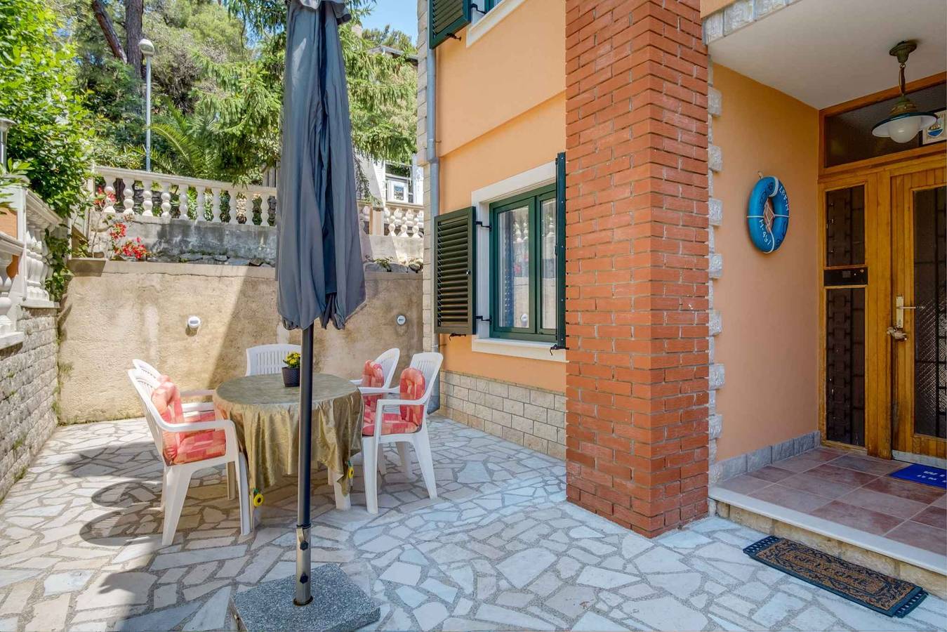 Apartamento vacacional entero, Apartamento de vacaciones a solo 30 m de la playa  in Mali Lošinj, Losinj