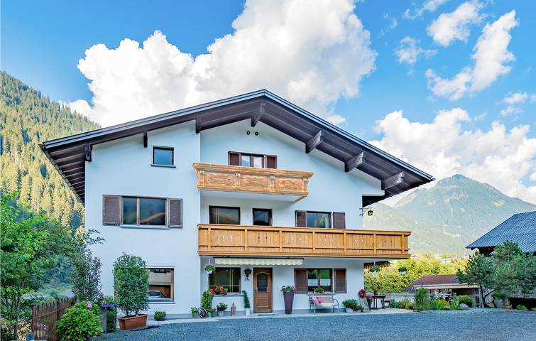 Ferienhaus für 18 Personen, mit Terrasse und Garten sowie Sauna im Montafon