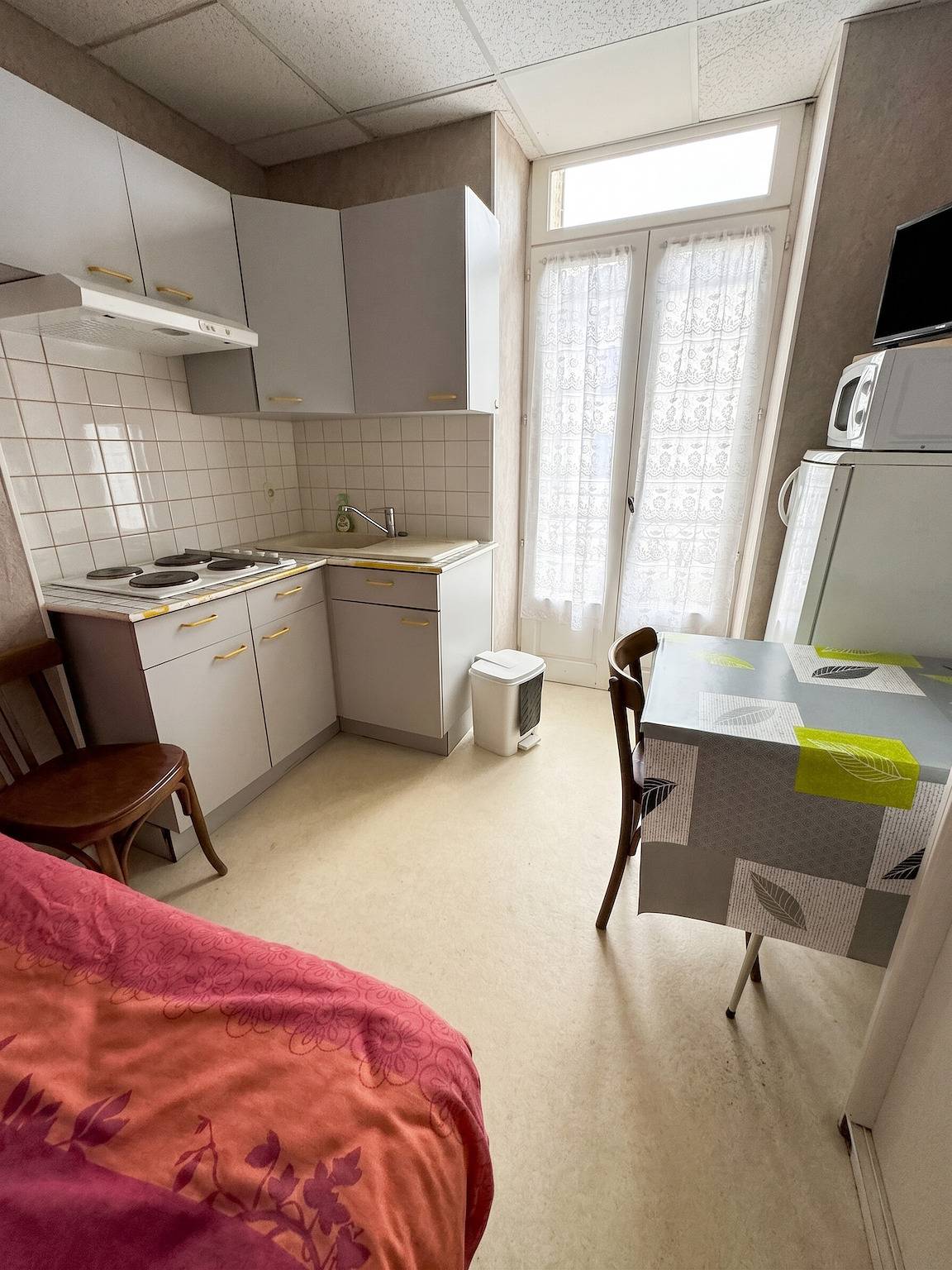 Studio entier, Studio confortable à Néris-les-Bains - 18 m² + Balcon in Néris-les-Bains, Région de Montluçon
