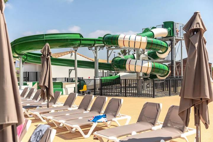 Camping pour 4 personnes, avec Terrasse et Piscine