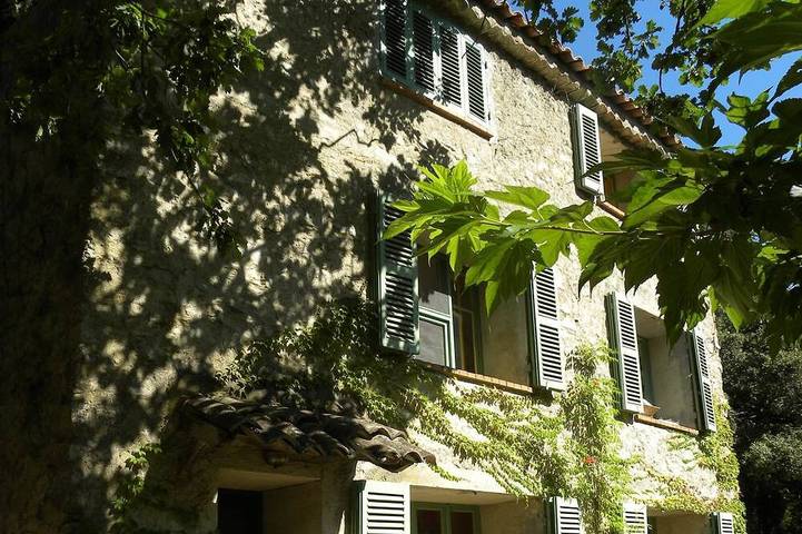 Bastide provençale du Xviiième en bordure du fleuve Argens sur terrain de 2 ha in Le Thoronet, Région de Draguignan