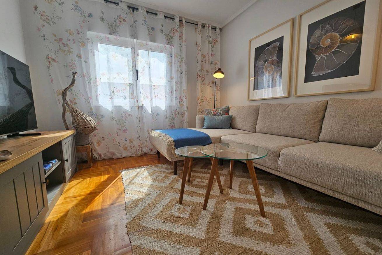 Geheel appartement, Cozy Apt w/ Wi-Fi Dishwasher & Full Kitchen in Oviedo, Cantabrisch Gebergte