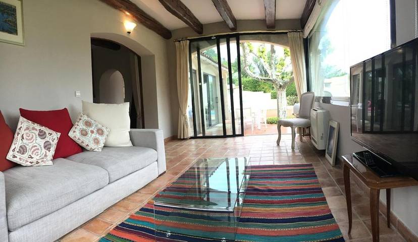 Location de vacances pour 11 personnes, avec terrasse ainsi que vue et piscine à Rousset - 3