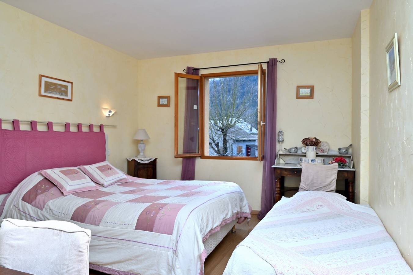 Chambre d’hôtes « Chambre Asphodèles » avec vue montagne, terrasse partagée et Wi-Fi in Guchen, Parc national des Pyrénées