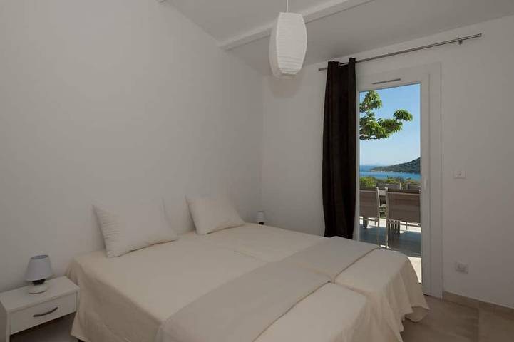 Location de vacances pour 8 personnes, avec terrasse et piscine, animaux acceptés dans Golfe De Santa Giulia - 2