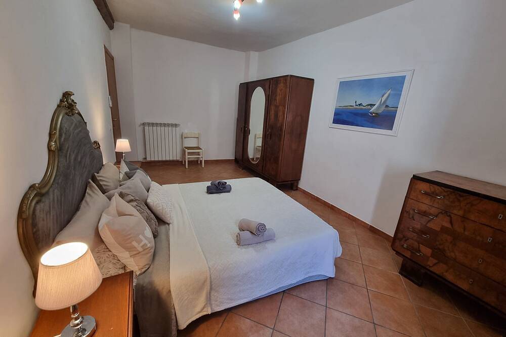 Entire apartment, Appartamento per Famiglie nel Centro, a 4 Minuti dal Castello Medievale in Bracciano, Lake Bracciano