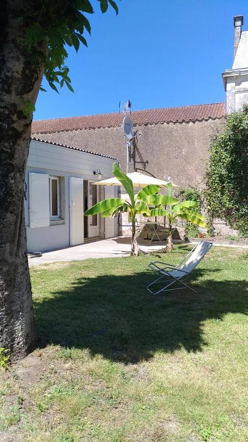 Location de vacances pour 2 personnes, avec vue et jardin à Saint-Fort-sur-Gironde - 2