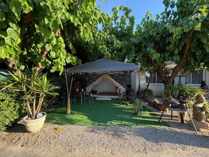 Camping pour 2 personnes, avec Terrasse et Jardin ainsi que Piscine et Vue