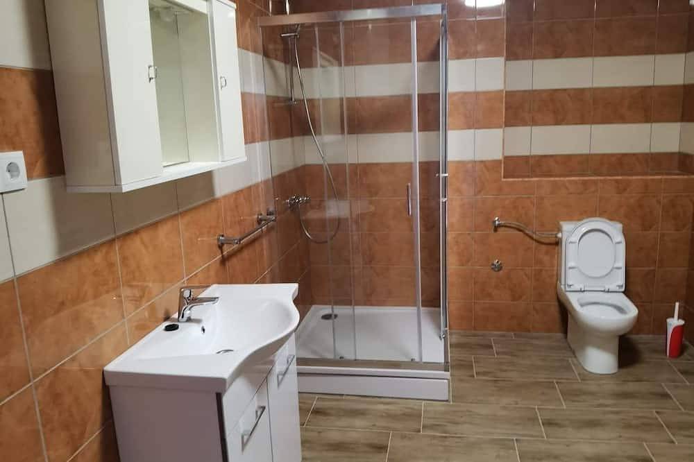 Ganze Wohnung, 3-Zimmer-Ferienwohnung mit Terrasse und Meerblick Zavalatica, Korcula in Čara, Korcula