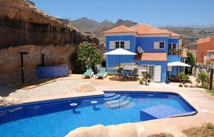 Chambre d’hôte pour 5 personnes, avec Terrasse et Jardin ainsi que Piscine et Vue