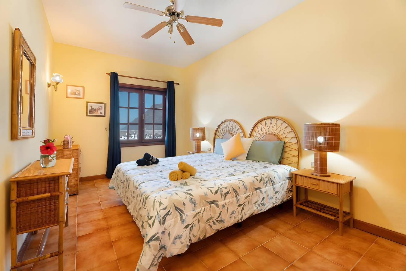 Ganze Wohnung, Ferienwohnung 'Beautiful Apart Acantilado 2bed' mit Meerblick, privater Terrasse & Wlan in Playa de los Guíos, Santiago del Teide