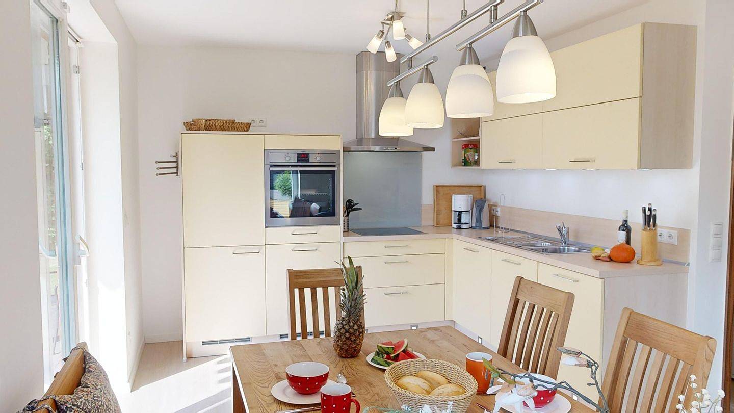 Großzügiges 8-Personen-Ferienhaus mit Sauna, Kamin, Garten, Terrasse& Strandkorb in Neustadt in Holstein, East Holstein