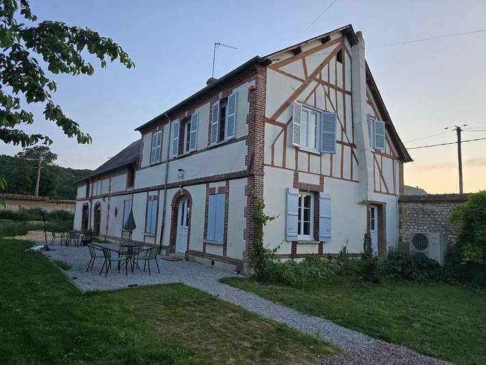Gîte pour 2 personnes, avec jardin ainsi que sauna et piscine, animaux acceptés à Heudreville-sur-Eure