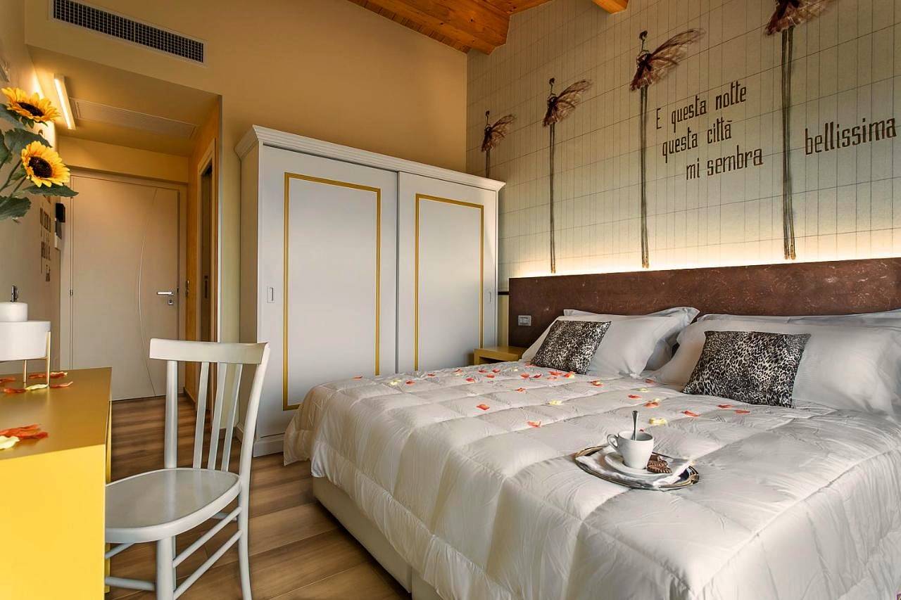Deluxe Double Room with Sea View and Jacuzzi in Giulianova, Giulianova (Commune)