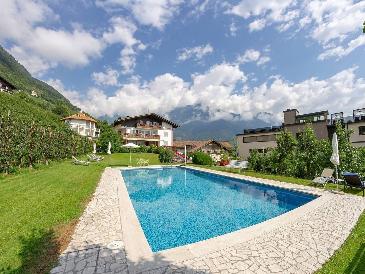 Ganze Ferienwohnung, Chalet Anna - Doppelzimmer Westbalkon in Marling, Ortleralpen